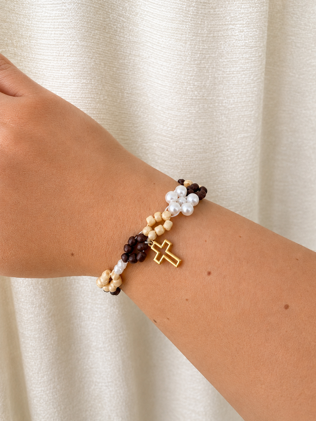 Rosenkranz-Armband mit Goldkreuz – Perlen & Holzperlen