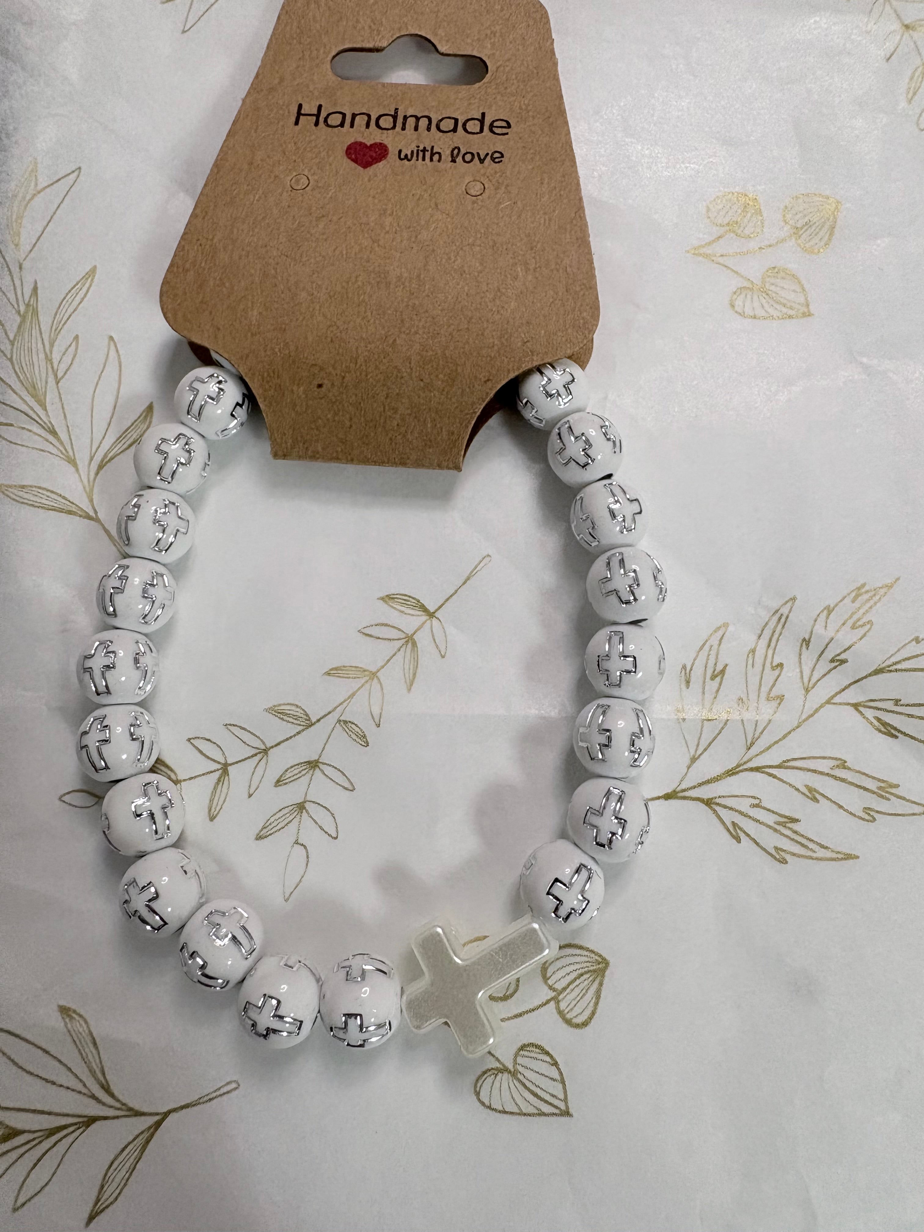 Handgemachtes Perlenarmband mit Kreuzgenau