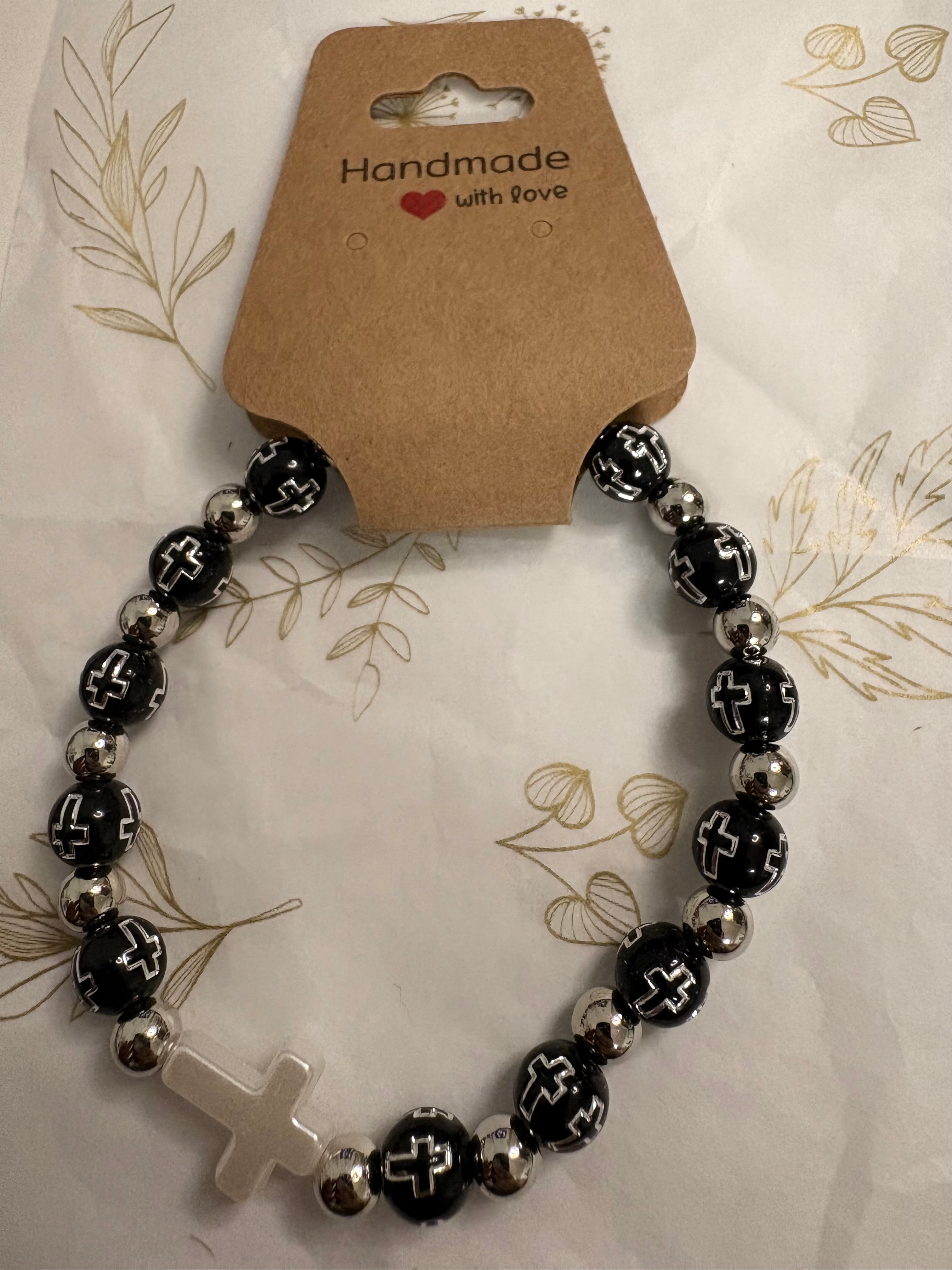 Handgemachtes Perlenarmband mit Kreuzgenau