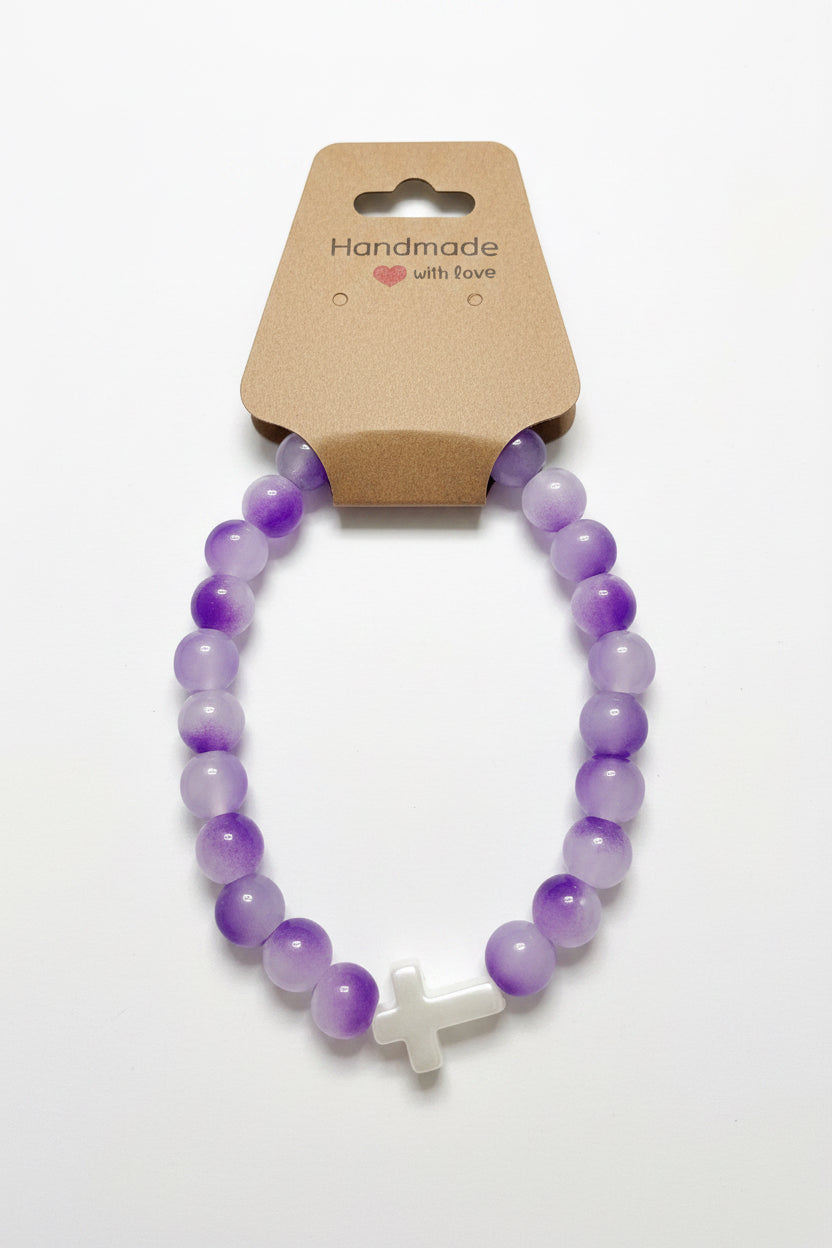 Handgemachtes Perlenarmband mit Kreuzgenau