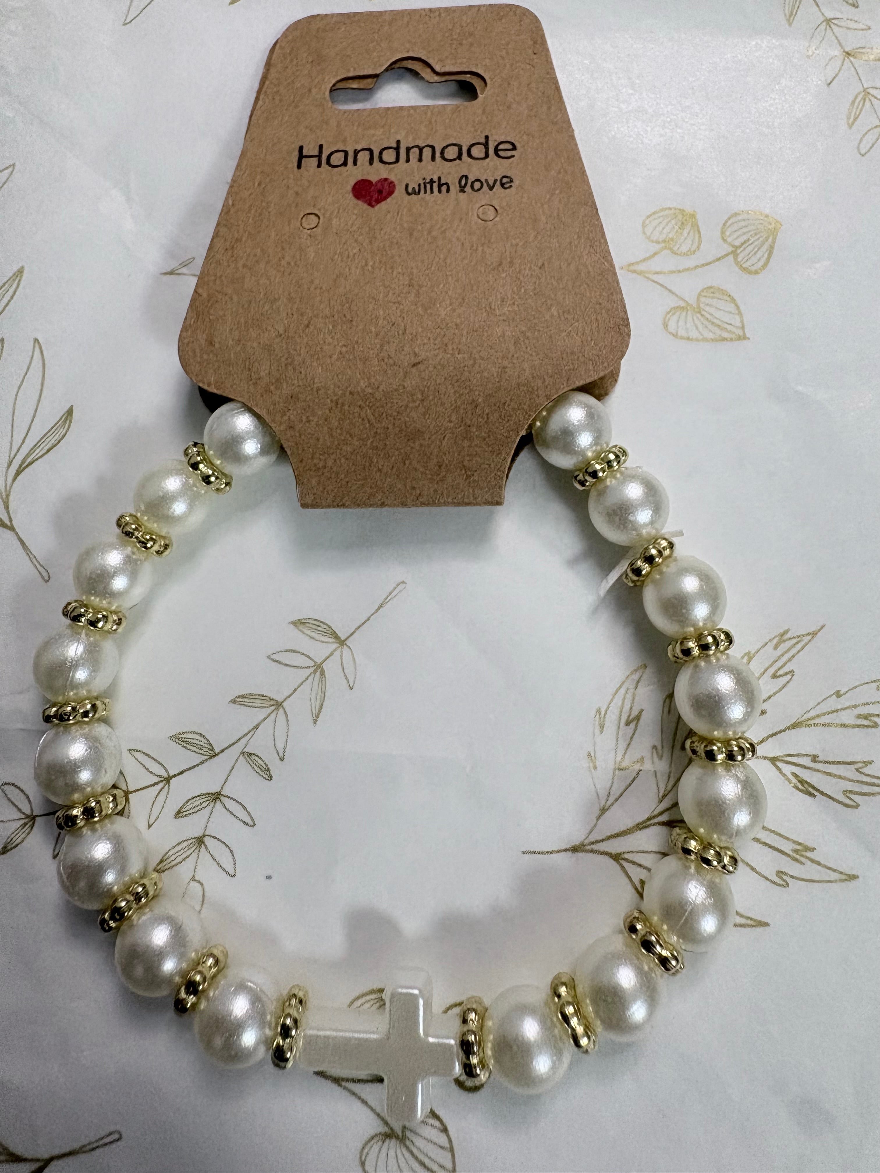 Handgemachtes Perlenarmband mit Kreuzgenau