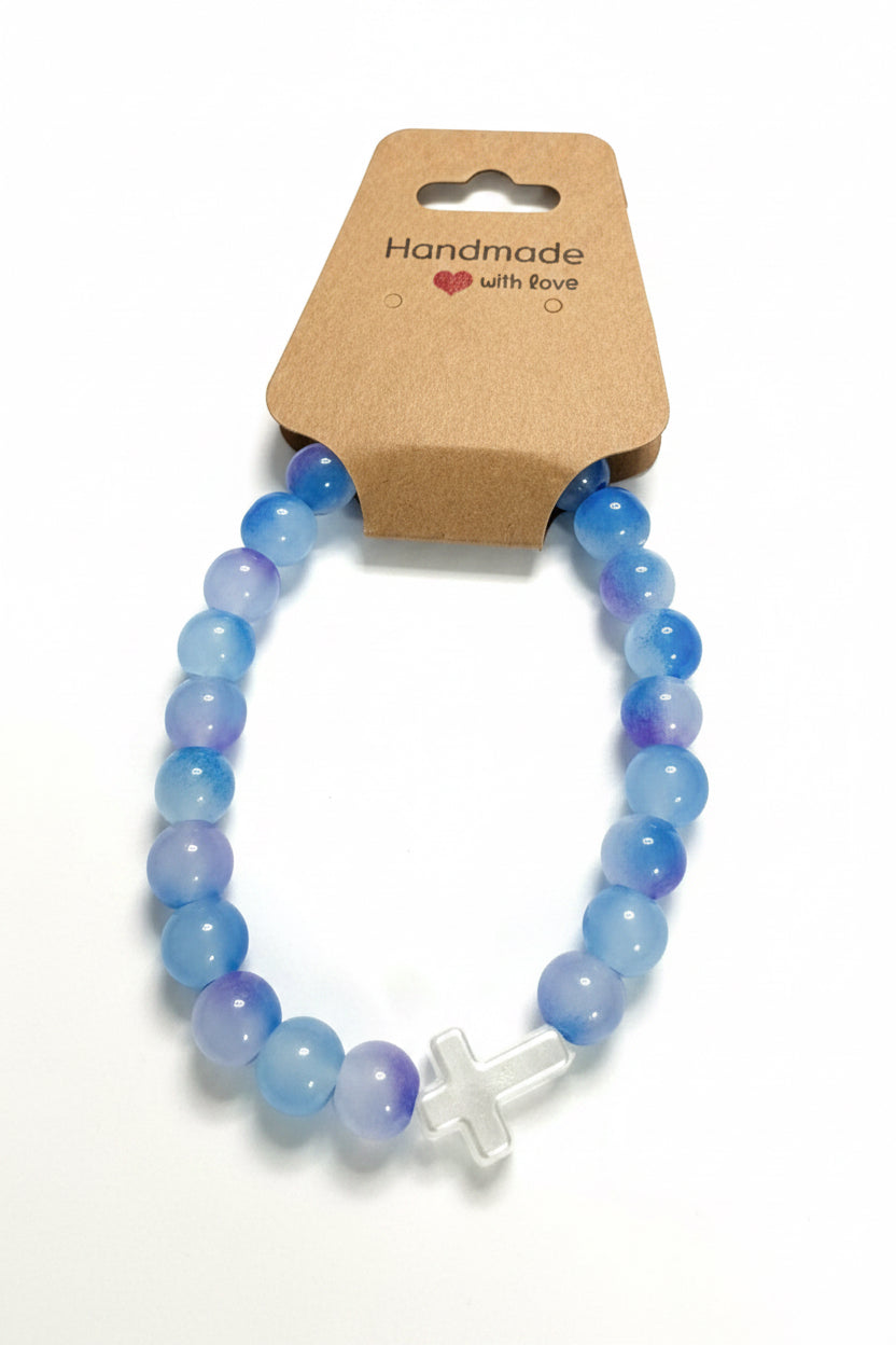 Handgemachtes Perlenarmband mit Kreuzgenau