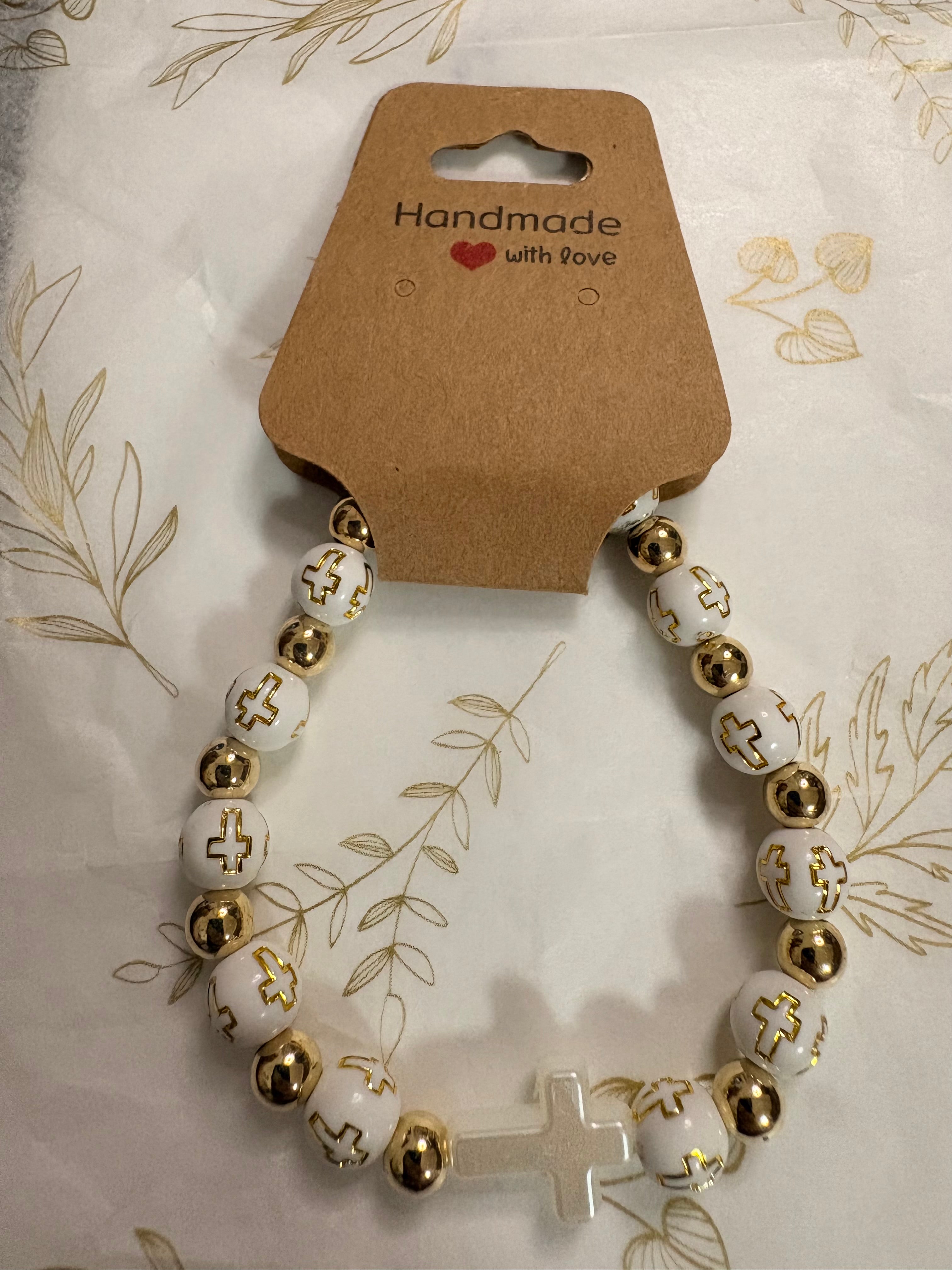 Handgemachtes Perlenarmband mit Kreuzgenau