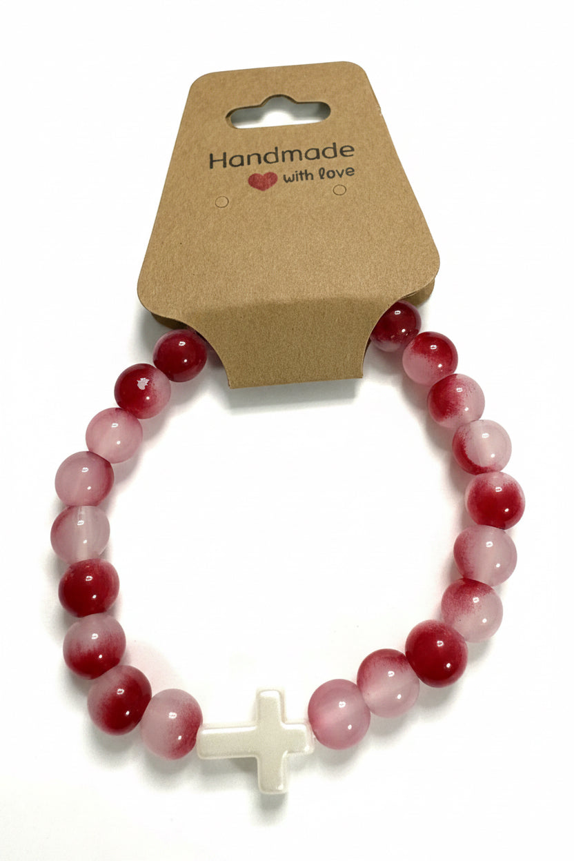 Handgemachtes Perlenarmband mit Kreuzgenau